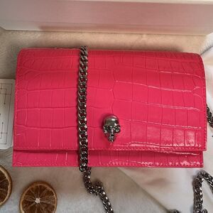 ALEXANDER MCQUEEN Handbag Neon Pink Croc Embossed Leather Skull Crossbody NIB